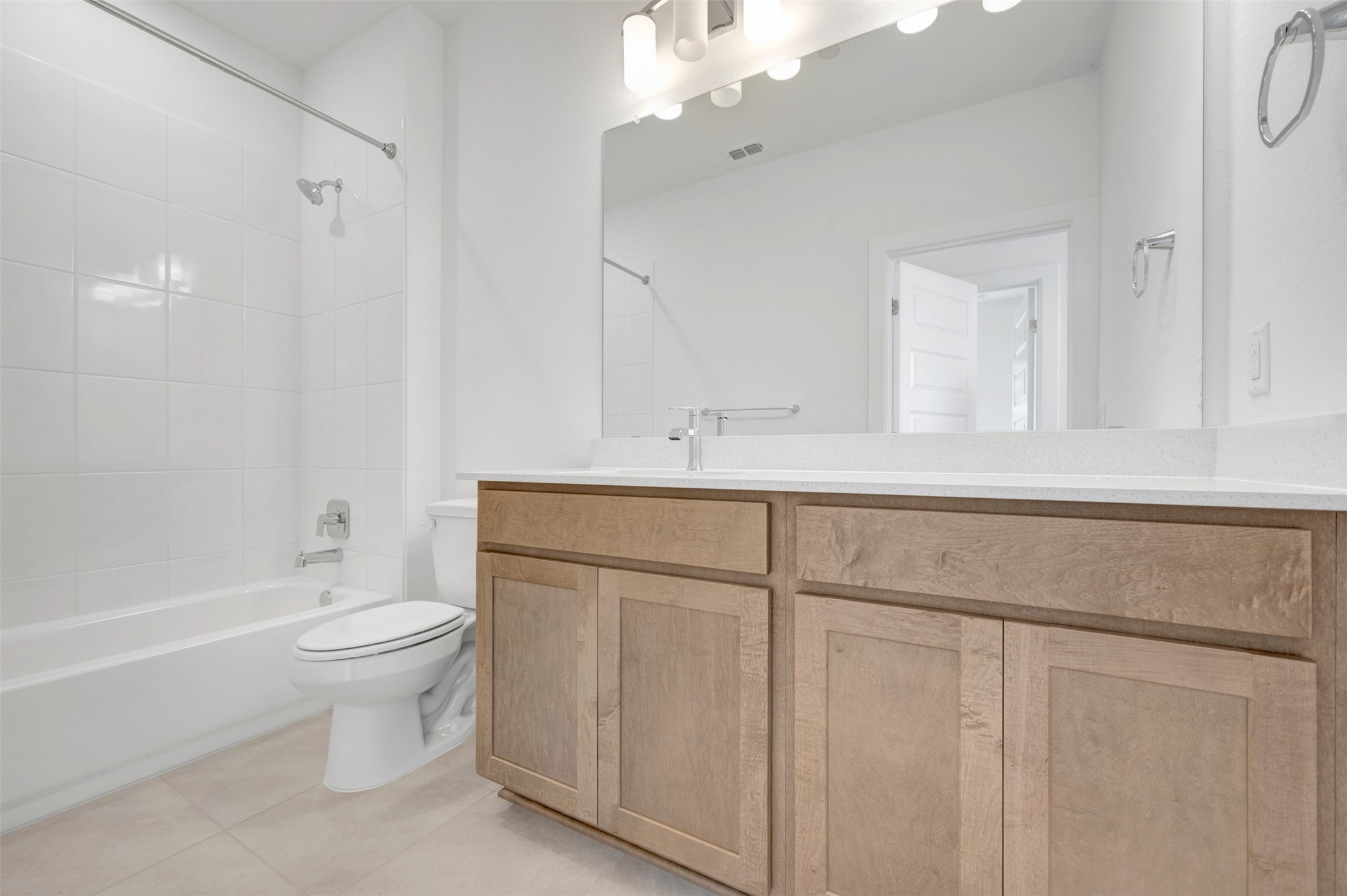 1010 A Brickell Loop Austin, TX 78744 - Photo 13 of 28 2nd Bathroom