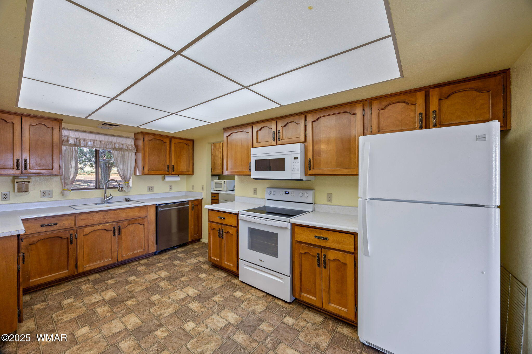 7070 Juniper Way Show Low, AZ 85901 - Photo 11 of 37 7070JuniperWay-ShowLow-AZ-10