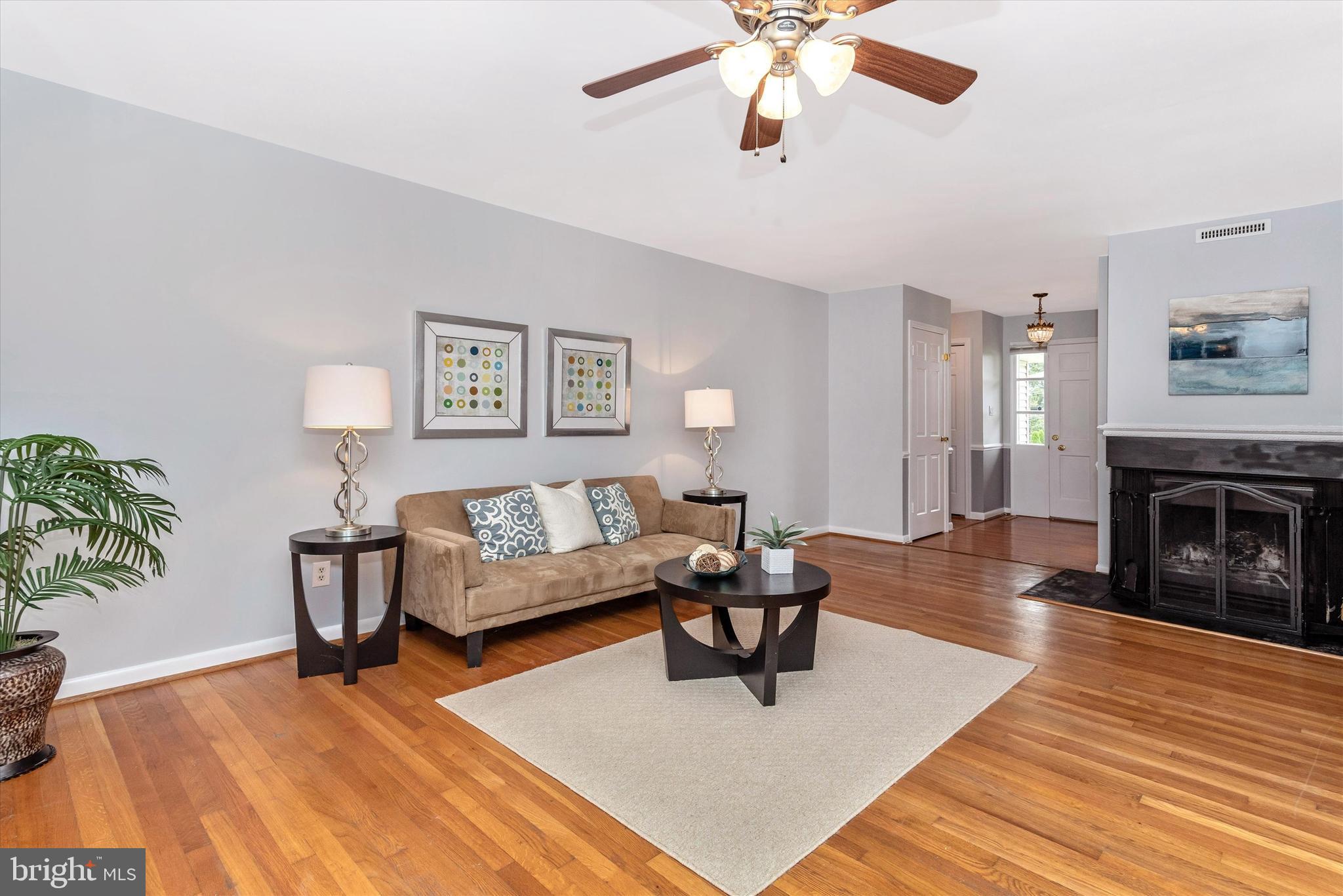 10583 Gateridge Road Cockeysville, MD 21030 - Photo 11 of 48 Living Room