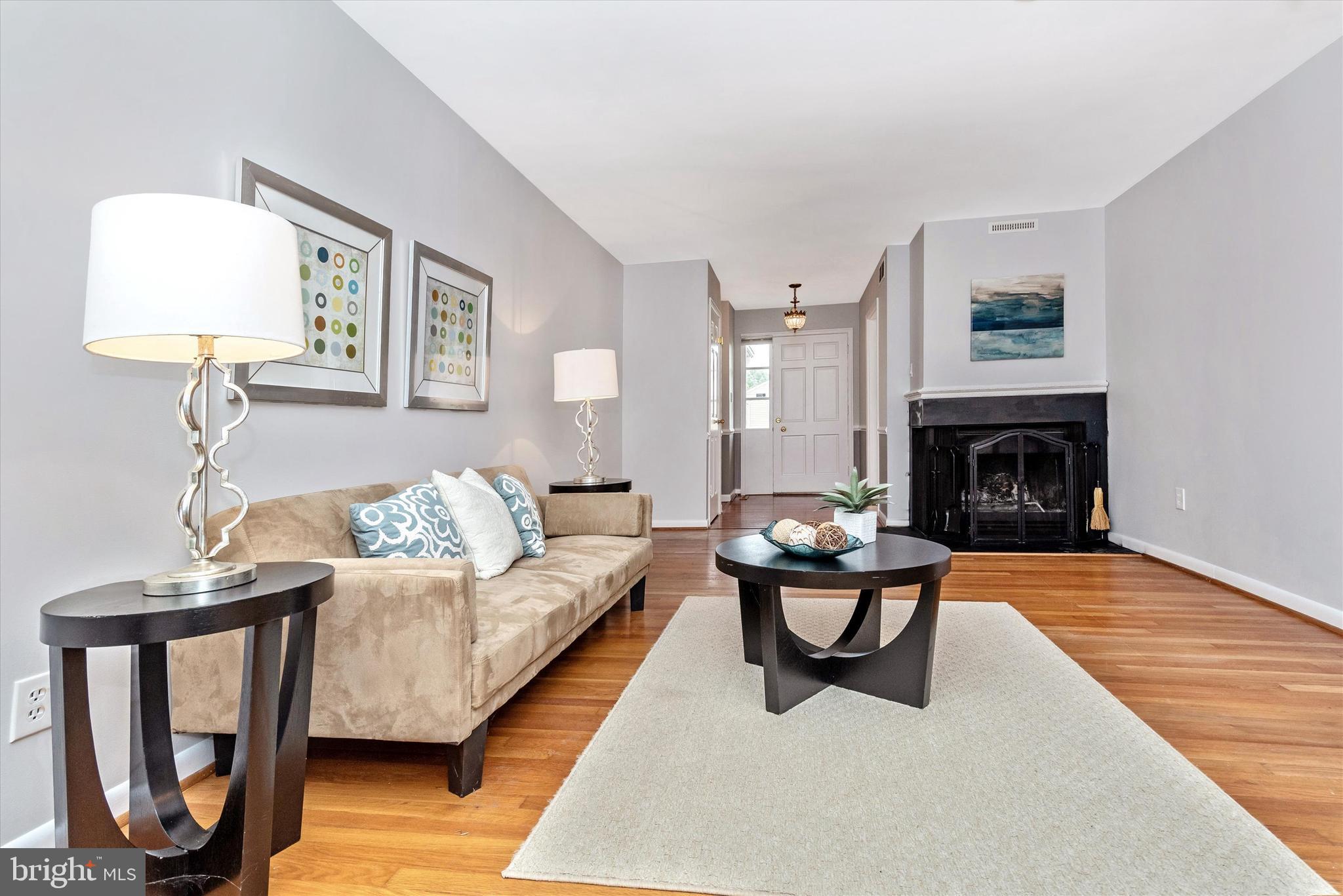 10583 Gateridge Road Cockeysville, MD 21030 - Photo 12 of 48 Living Room