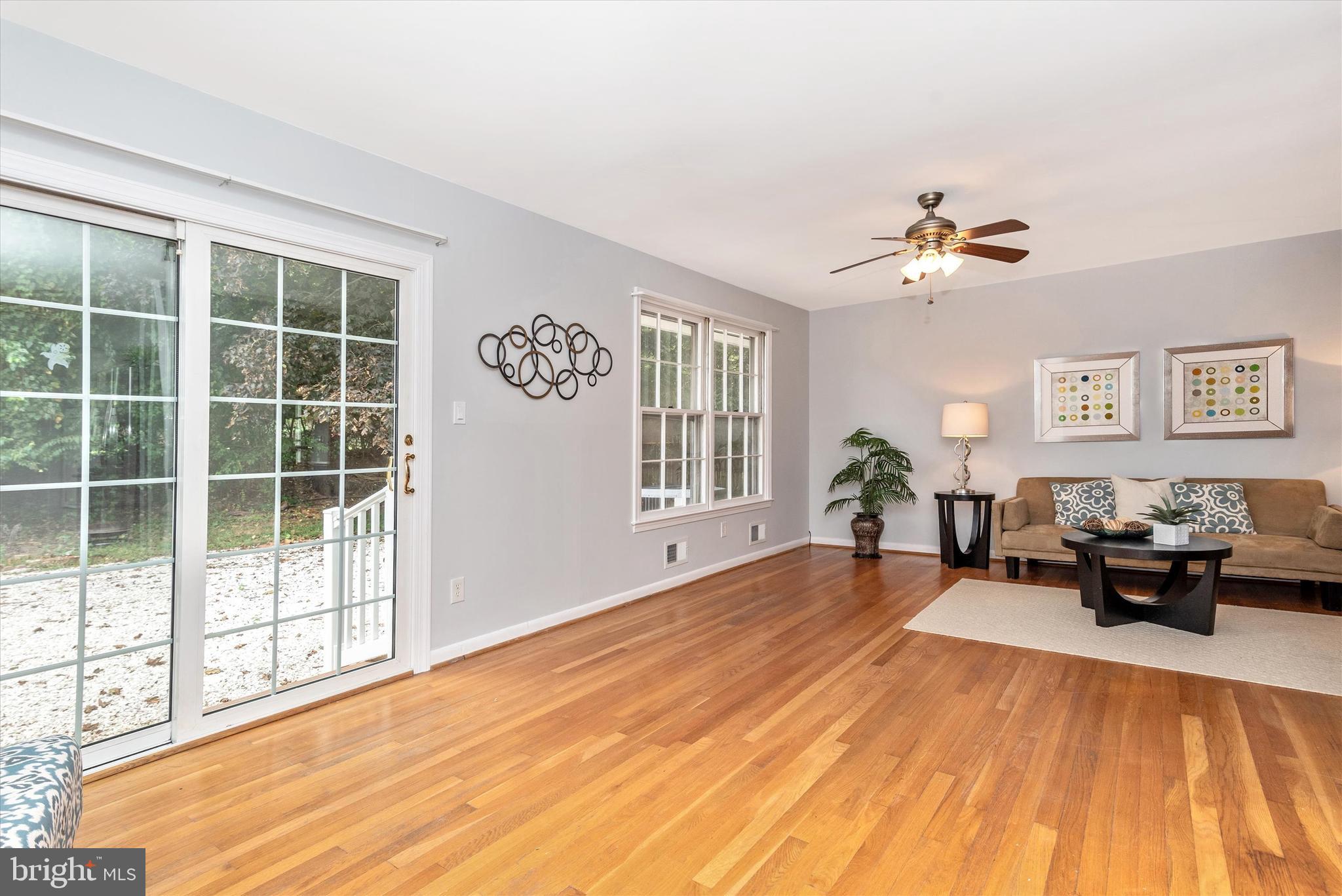 10583 Gateridge Road Cockeysville, MD 21030 - Photo 15 of 48 Living Room
