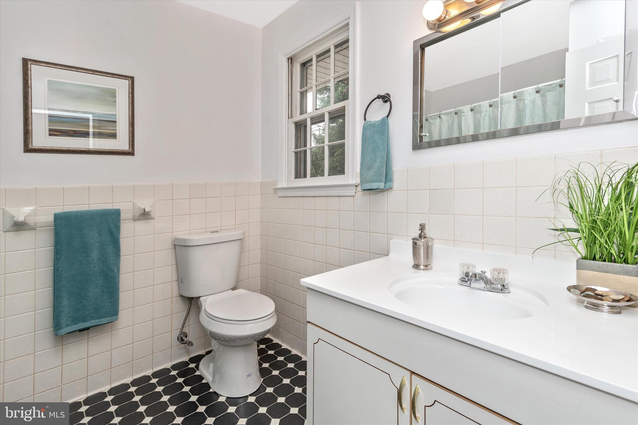 10583 Gateridge Road Cockeysville, MD 21030 - Photo 32 of 48 Master Bathroom