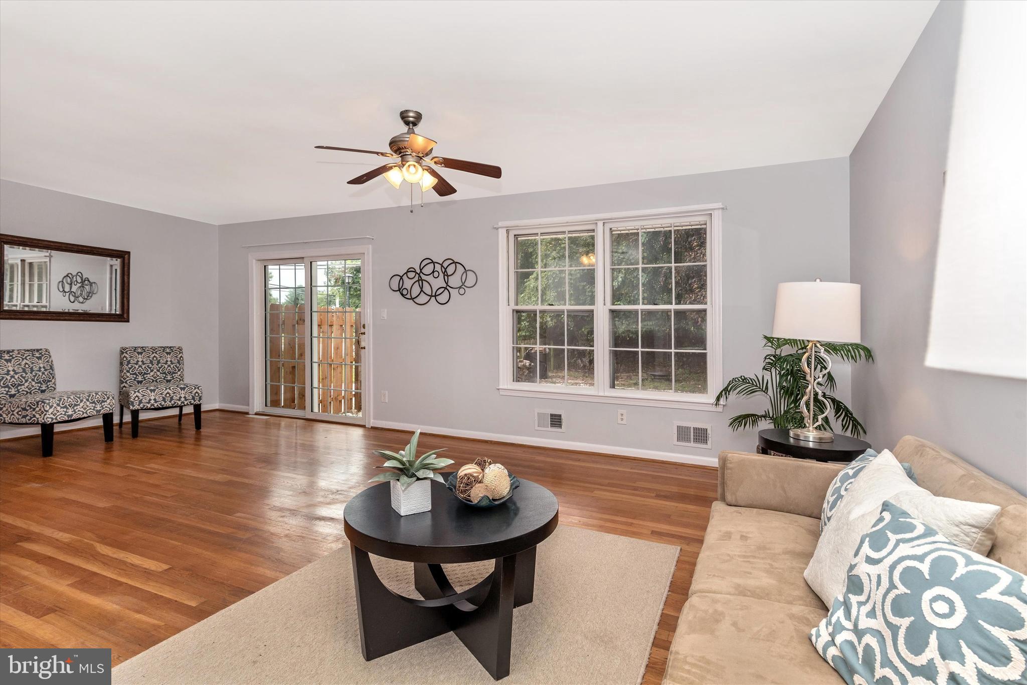 10583 Gateridge Road Cockeysville, MD 21030 - Photo 10 of 48 Living Room