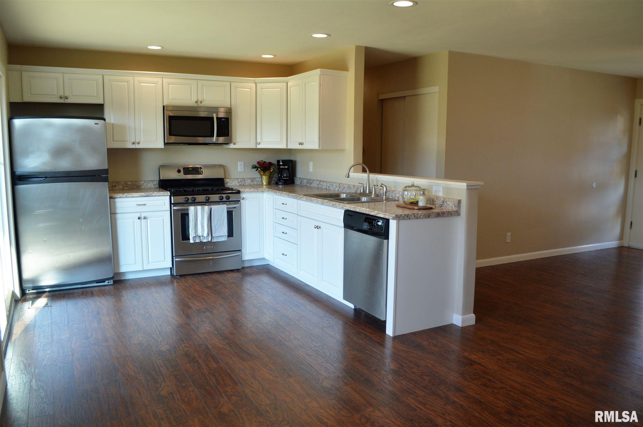 5215 North Ronald Road Peoria, IL 61614 - Photo 8 of 23 Gallery Image 8