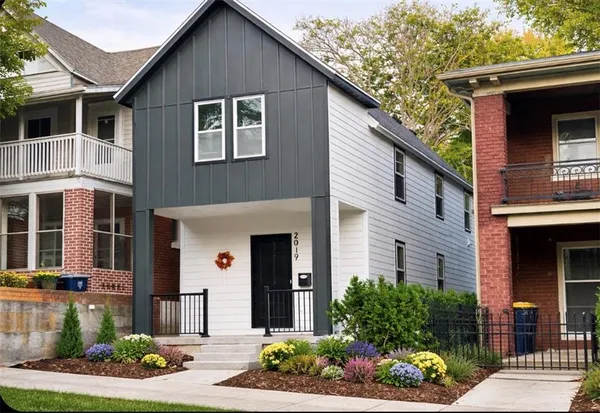 $575,000 | 2019 Summit Street, Kansas City, MO 64108
