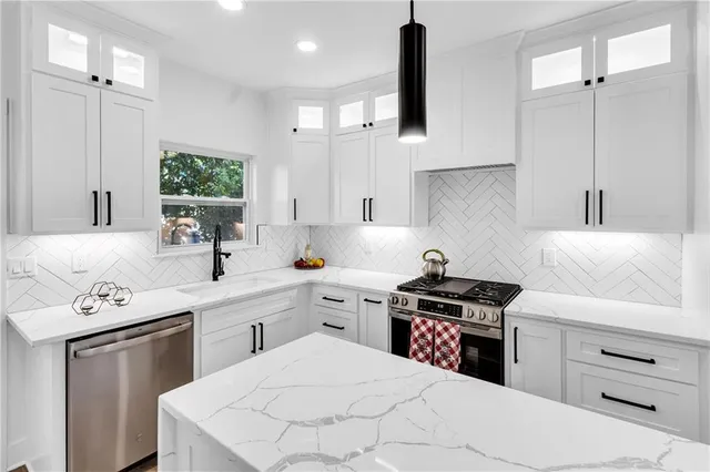 $595,000 | 2019 Summit Street, Kansas City, MO 64108