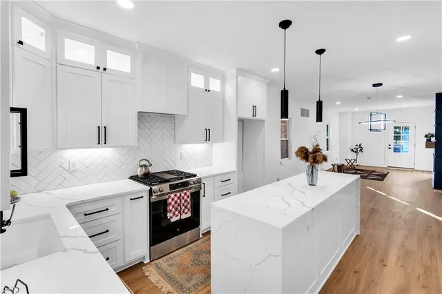 $595,000 | 2019 Summit Street, Kansas City, MO 64108