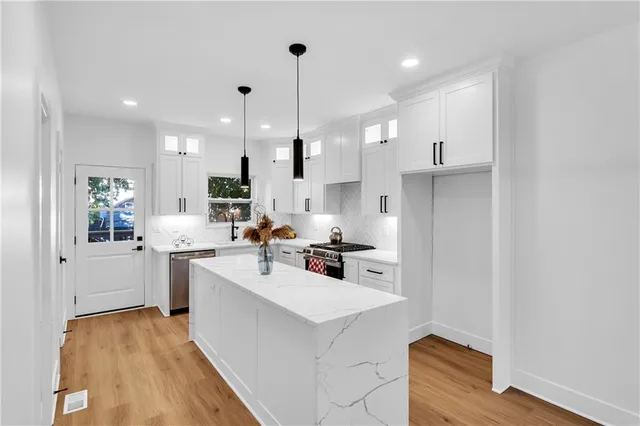 $595,000 | 2019 Summit Street, Kansas City, MO 64108