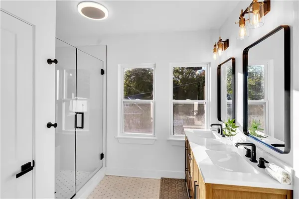 $575,000 | 2019 Summit Street, Kansas City, MO 64108