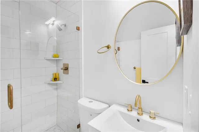 $595,000 | 2019 Summit Street, Kansas City, MO 64108