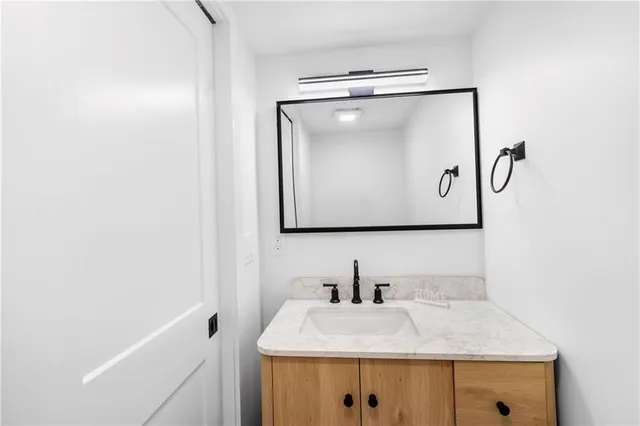 $595,000 | 2019 Summit Street, Kansas City, MO 64108