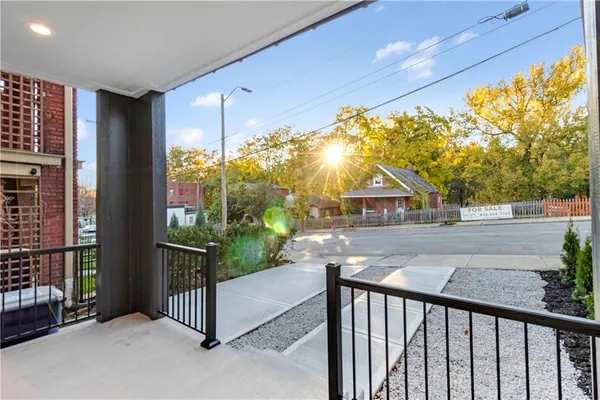$575,000 | 2019 Summit Street, Kansas City, MO 64108