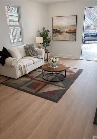 $575,000 | 2019 Summit Street, Kansas City, MO 64108