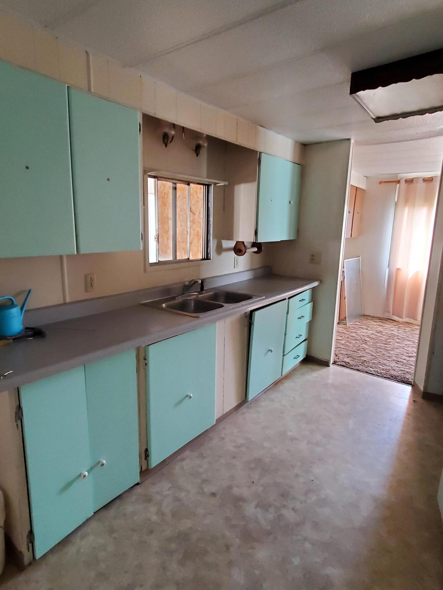 7552 Edwards Road Prineville, OR 97754 - Photo 17 of 19 Kitchen
