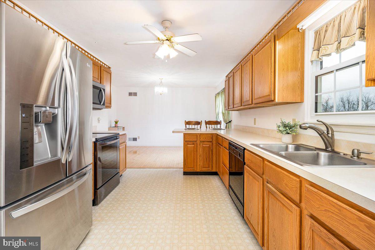 360 Seven Stars Road Gettysburg, PA 17325 - Photo 18 of 30 Kitchen space