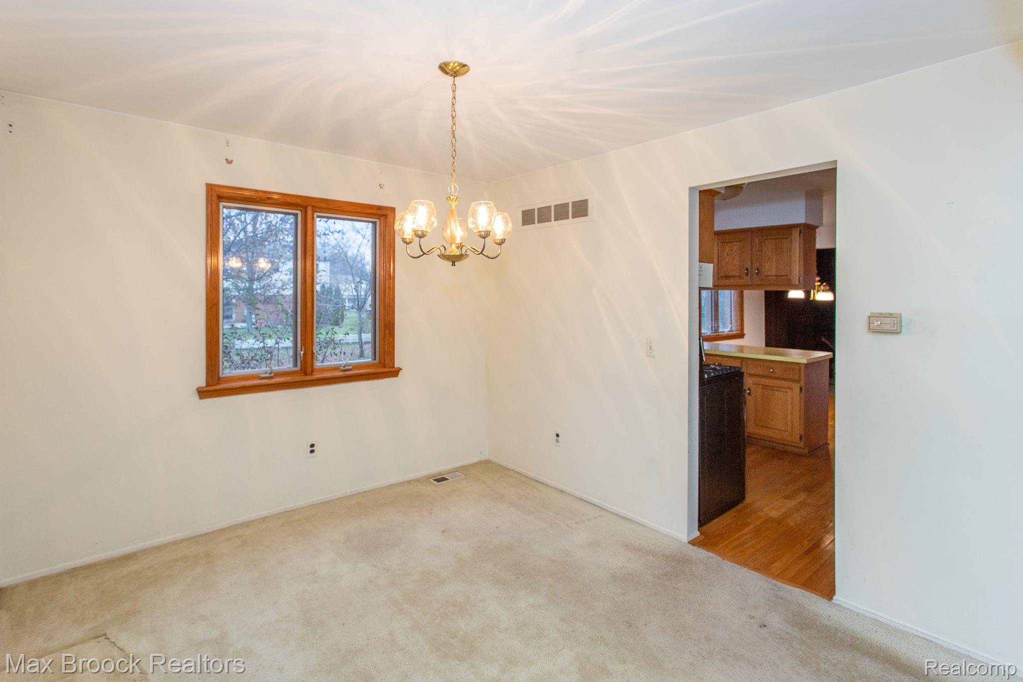 821 Hampton Circle Rochester, MI 48307 - Photo 14 of 60 Dining room heading into kitchen