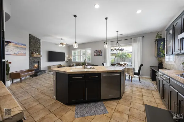 $565,000 | Undisclosed Address, Bakersfield, CA 93312