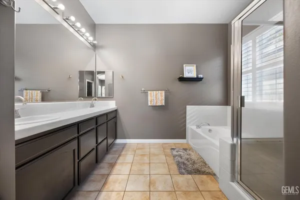 $565,000 | Undisclosed Address, Bakersfield, CA 93312