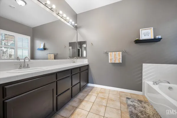 $565,000 | Undisclosed Address, Bakersfield, CA 93312