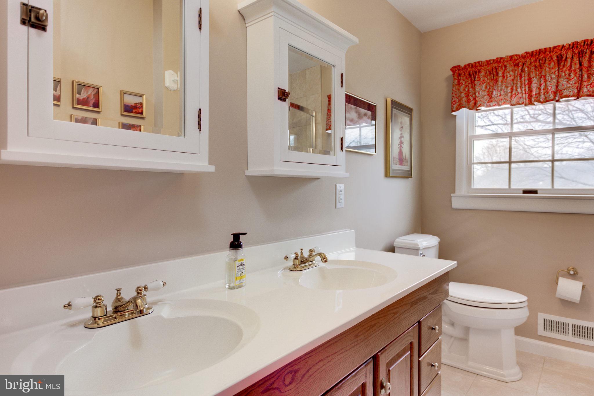 15 Papermill Road Cherry Hill, NJ 08003 - Photo 22 of 37 Hall full bathroom