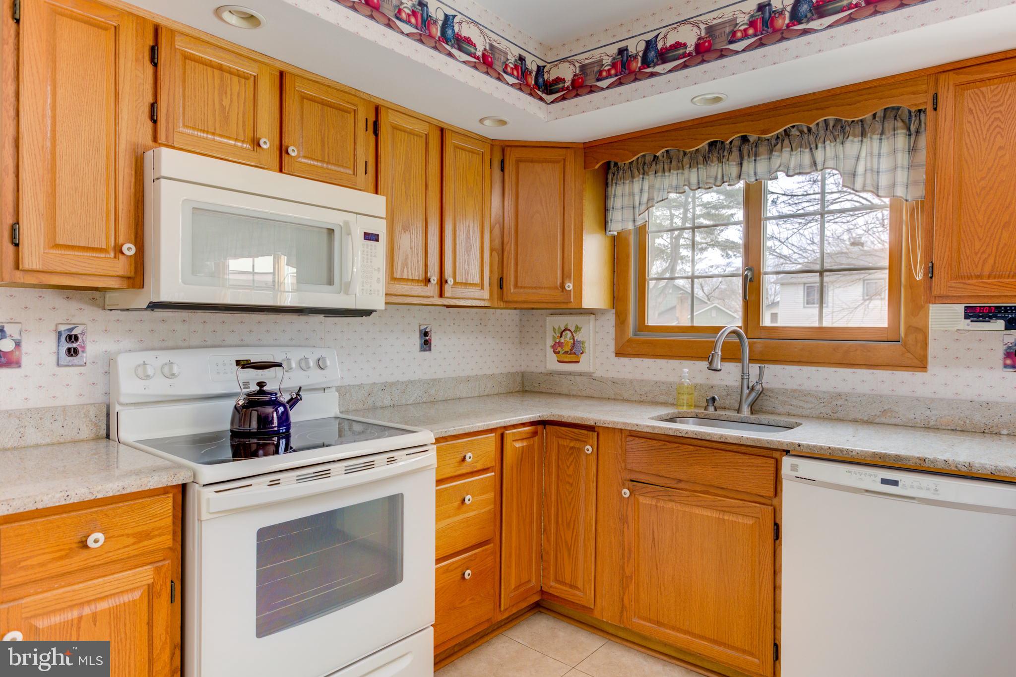 15 Papermill Road Cherry Hill, NJ 08003 - Photo 8 of 37 Kitchen with granite countertops