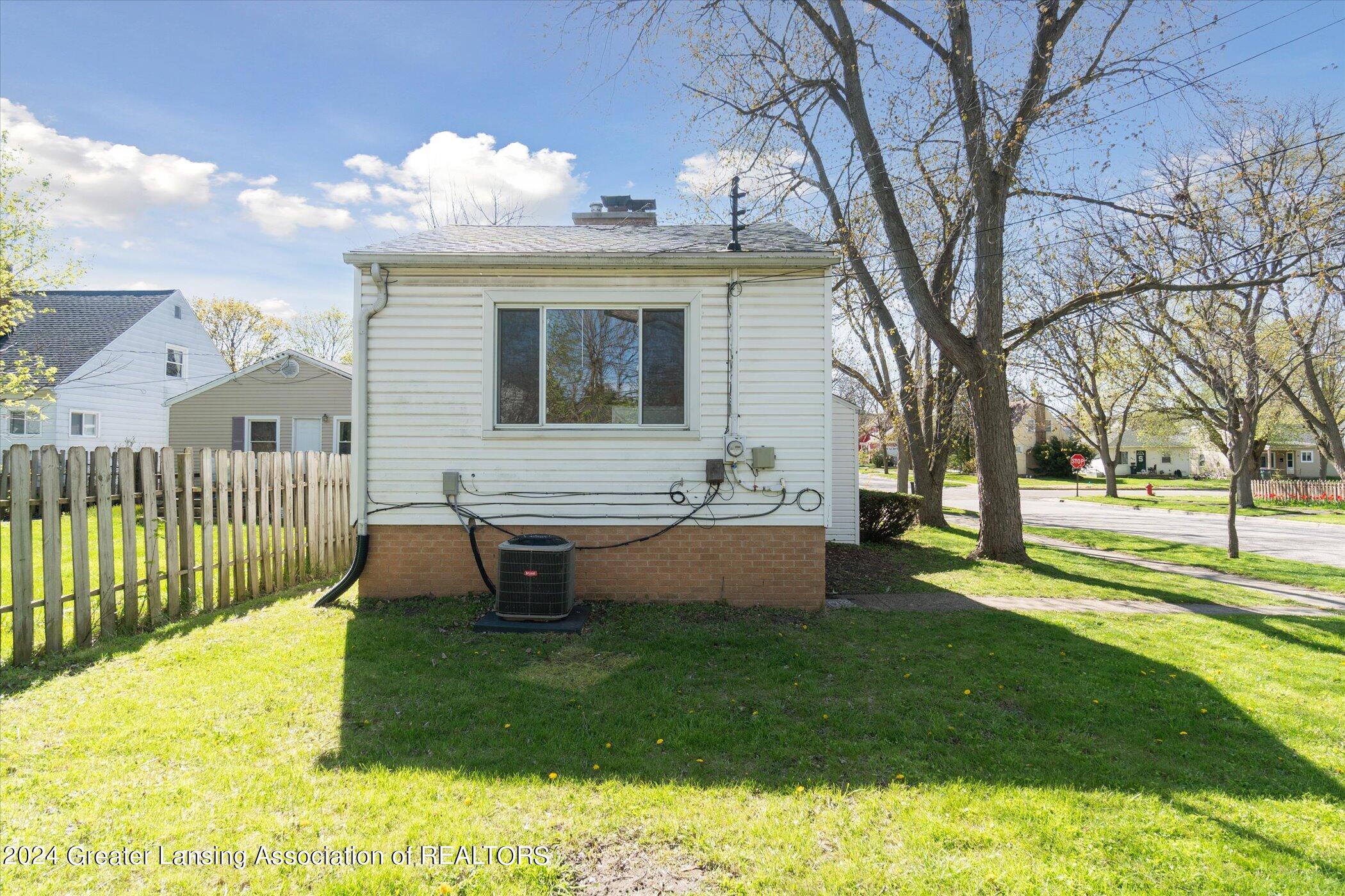 1406 Snyder Road East Lansing, MI 48823 - Photo 26 of 28 11.