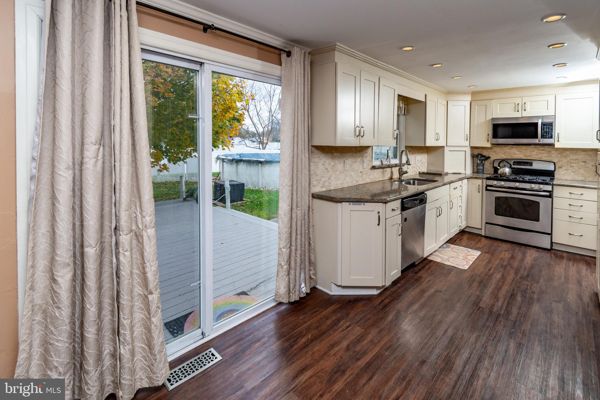 7 Pinehurst Court Hamilton, NJ 08690 - Photo 19 of 52 a kitchen with a stove a sink and a refrigerator