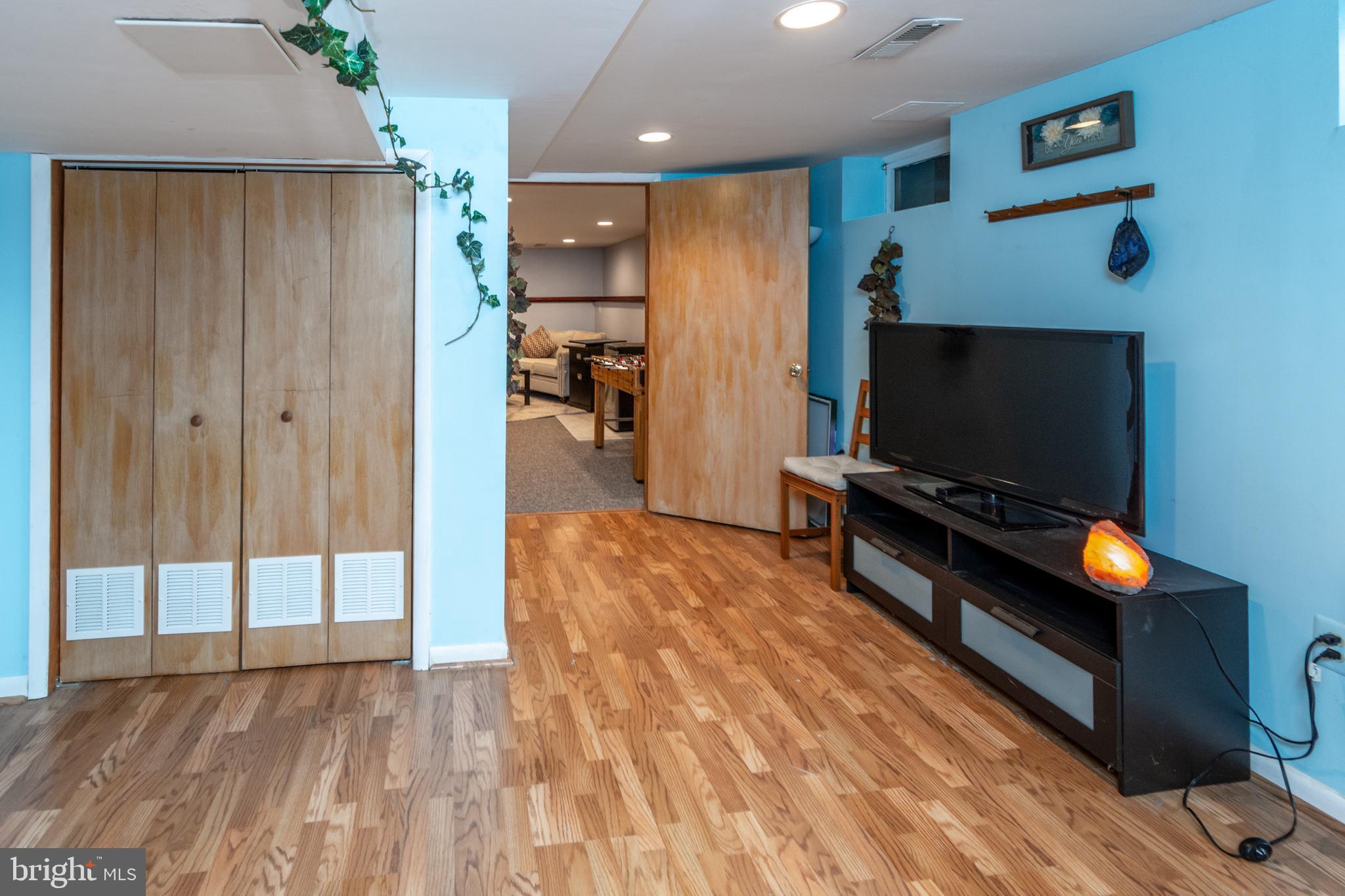 7 Pinehurst Court Hamilton, NJ 08690 - Photo 44 of 52 a living room with furniture and a flat screen tv