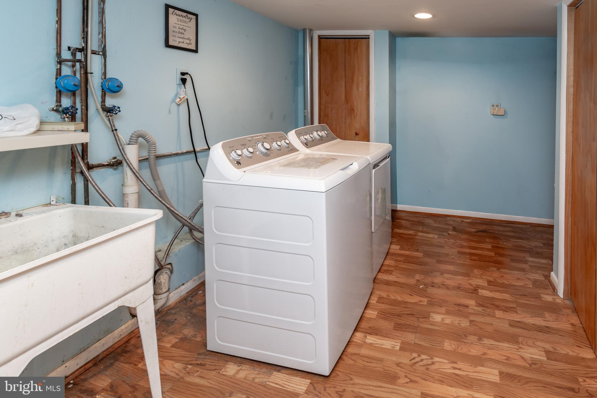 7 Pinehurst Court Hamilton, NJ 08690 - Photo 48 of 52 a utility room with dryer and washer