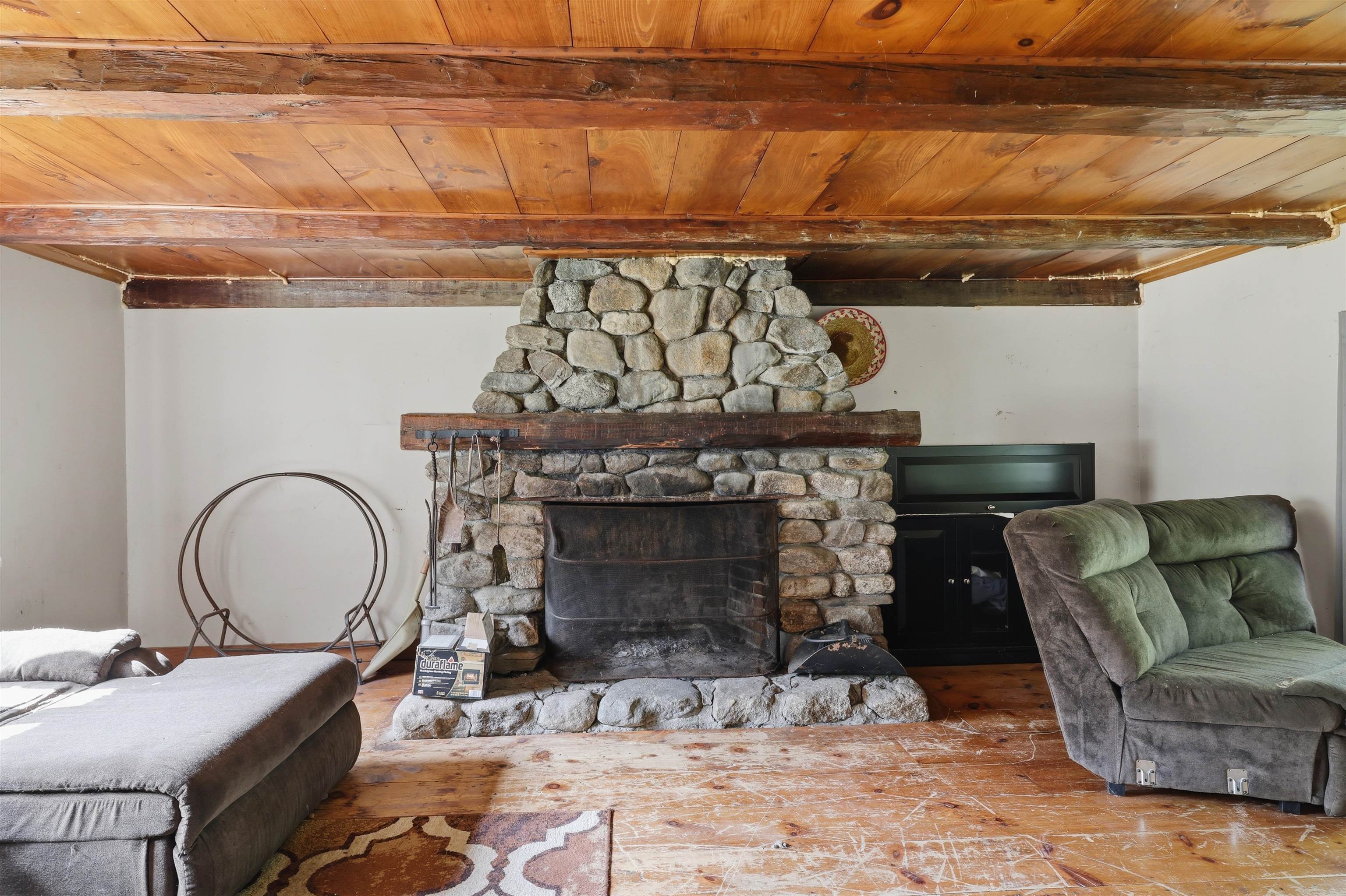 32 East Lull Place New Boston, NH 03070 - Photo 3 of 27
