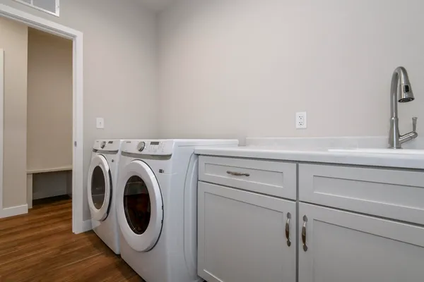 $529,900 | 7033 Stonewood Lane, Lannon, WI 53046