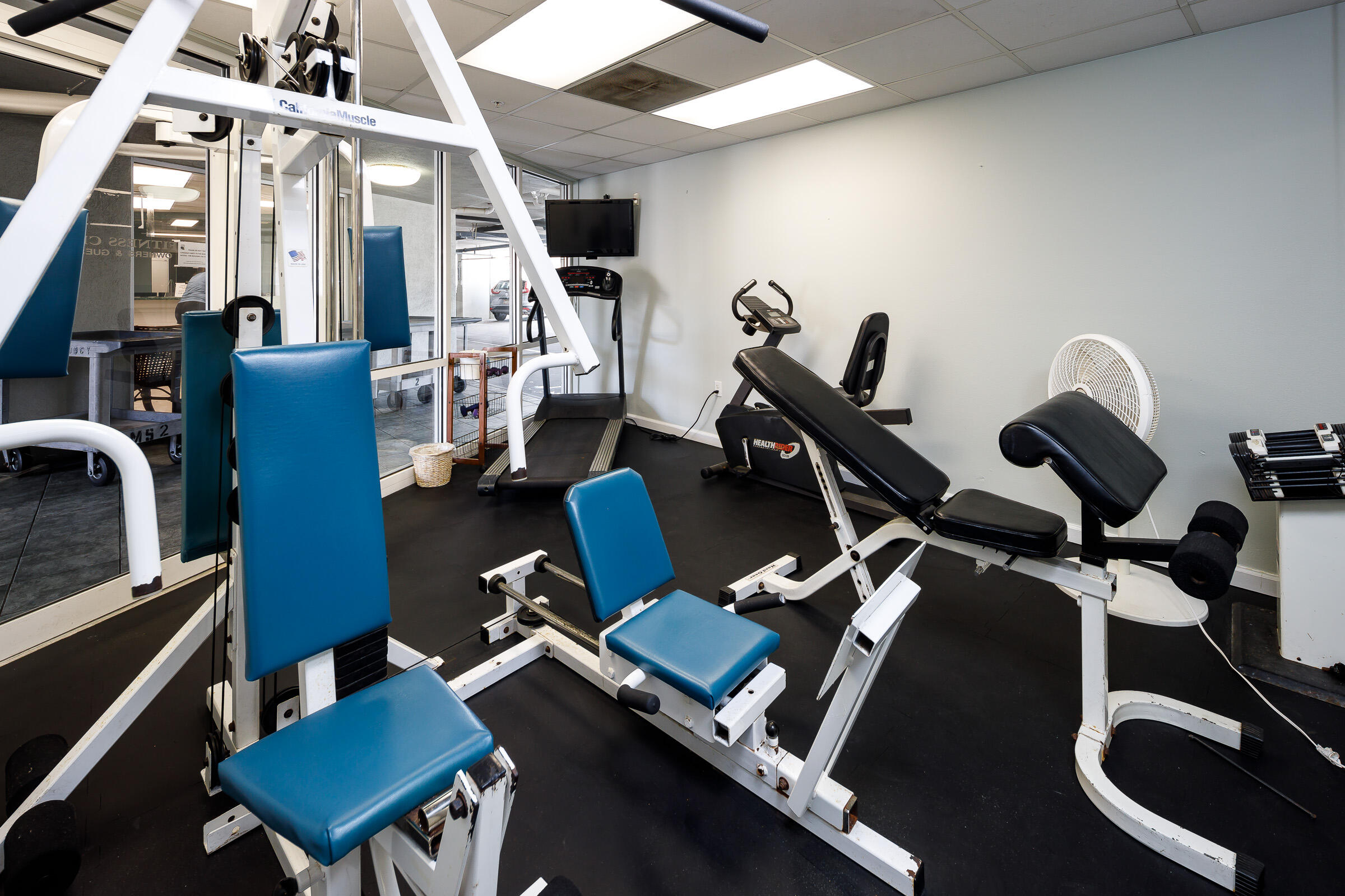 895 Santa Rosa Boulevard, Unit 208 Fort Walton Beach, FL 32548 - Photo 20 of 21 a room with gym equipment