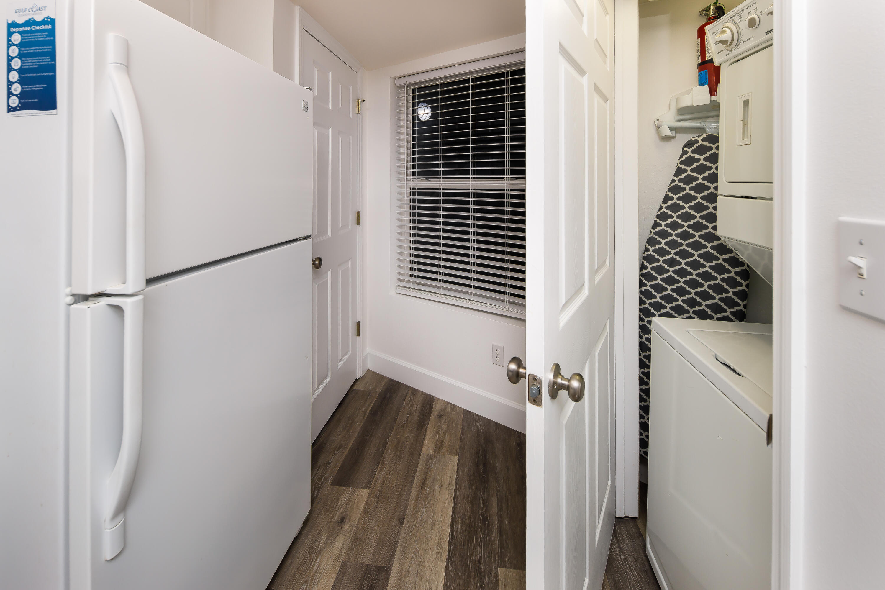 895 Santa Rosa Boulevard, Unit 208 Fort Walton Beach, FL 32548 - Photo 8 of 21 a bathroom with a shower