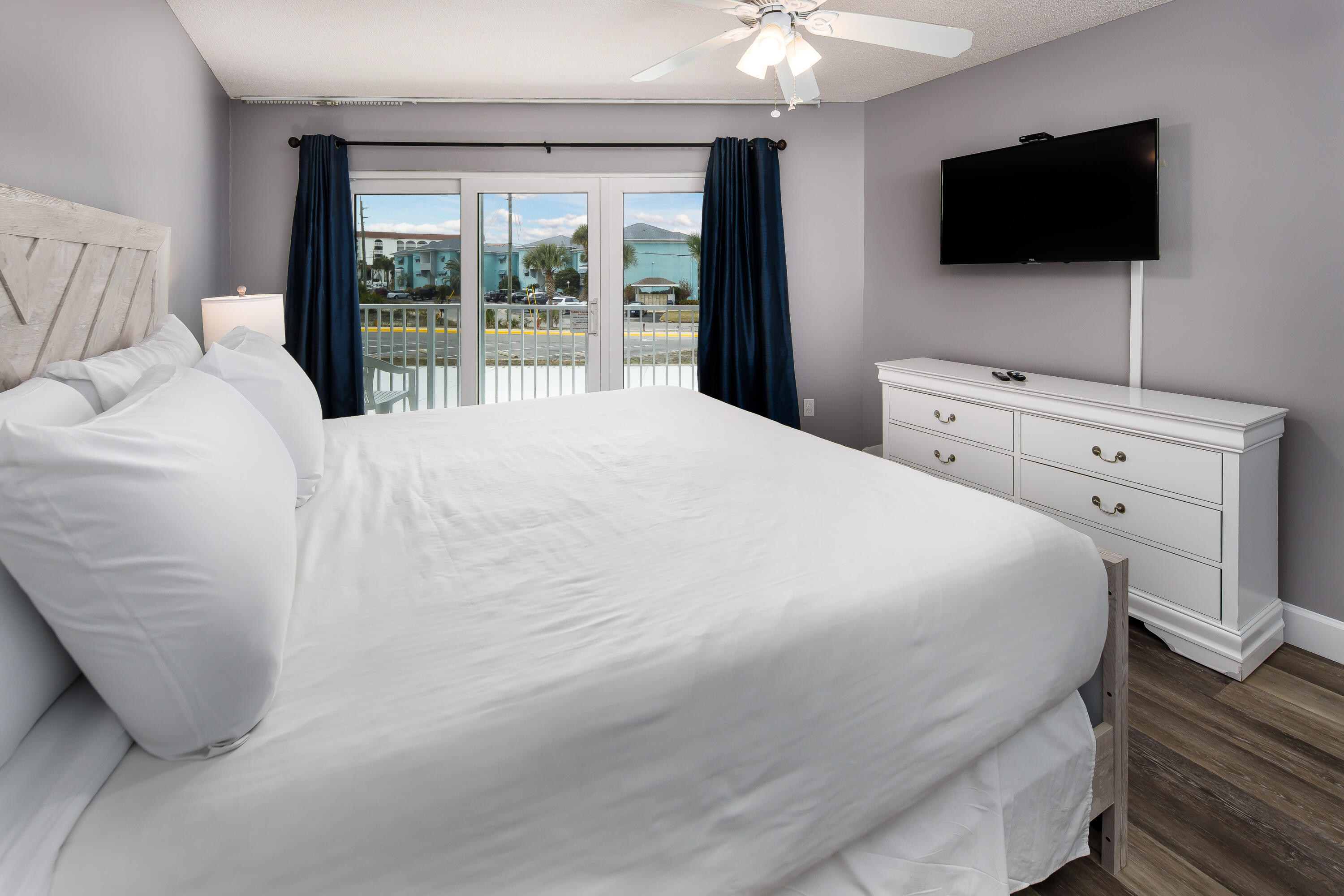 895 Santa Rosa Boulevard, Unit 208 Fort Walton Beach, FL 32548 - Photo 10 of 21 a bedroom with a bed and a flat screen tv