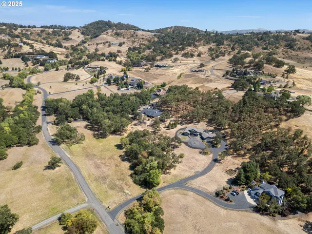 $1,025,000 | 425 Cross Creek Drive, Roseburg, OR 97471