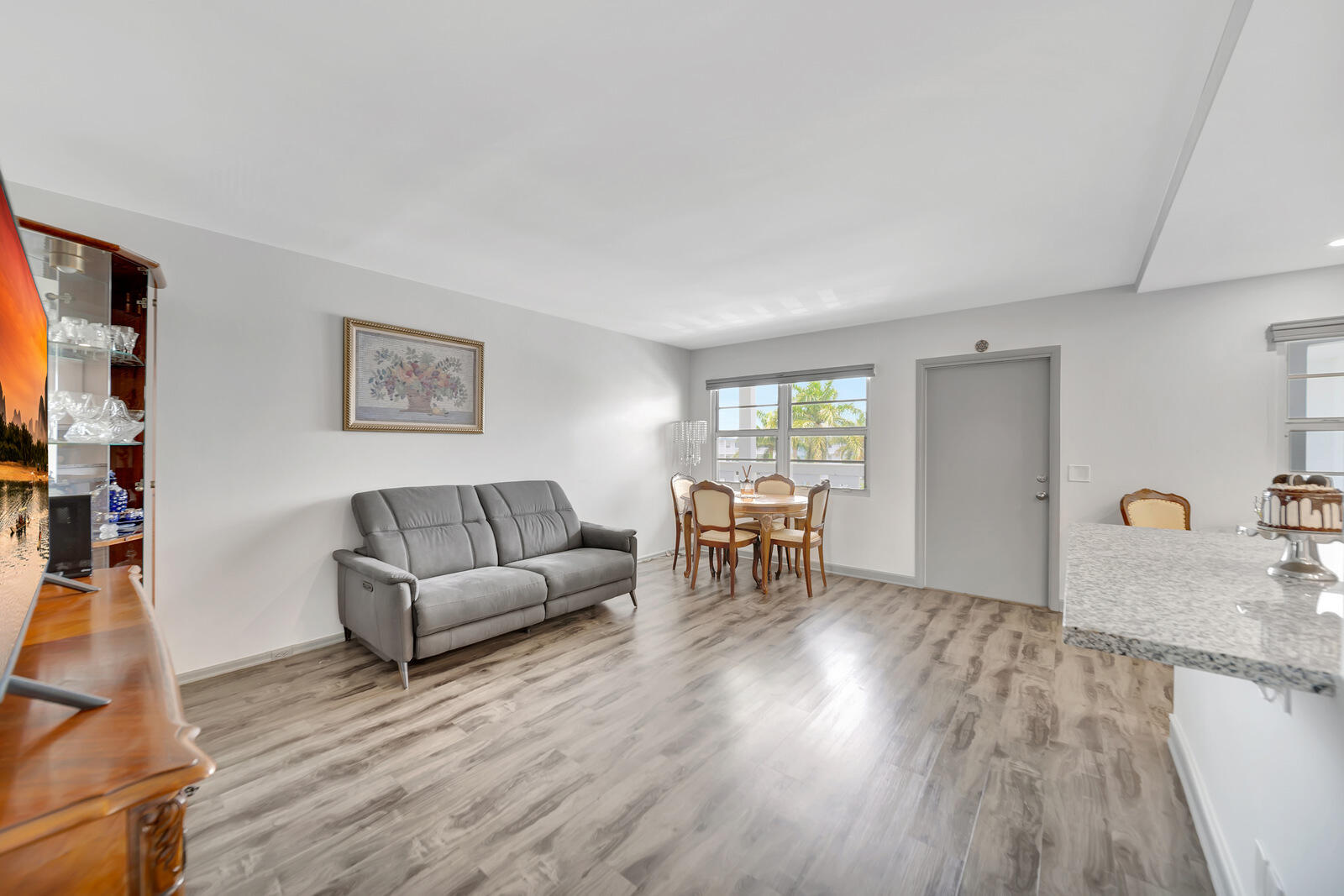 4063 Exeter Boca Raton, FL 33434 - Photo 15 of 55 LIVING ROOM