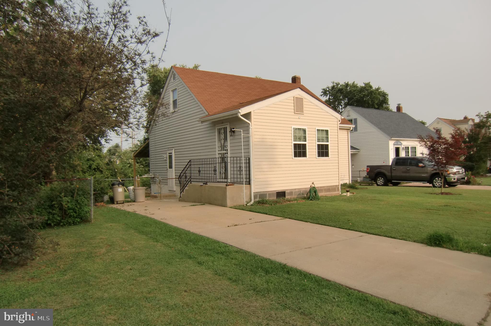 a view of a backyard of the house