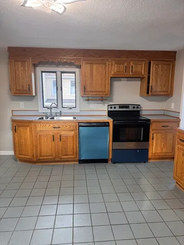 $2,000 | 66 Taylor Street, Unit 2, Holyoke, MA 01040