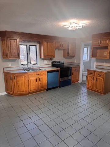 $2,000 | 66 Taylor Street, Unit 2, Holyoke, MA 01040