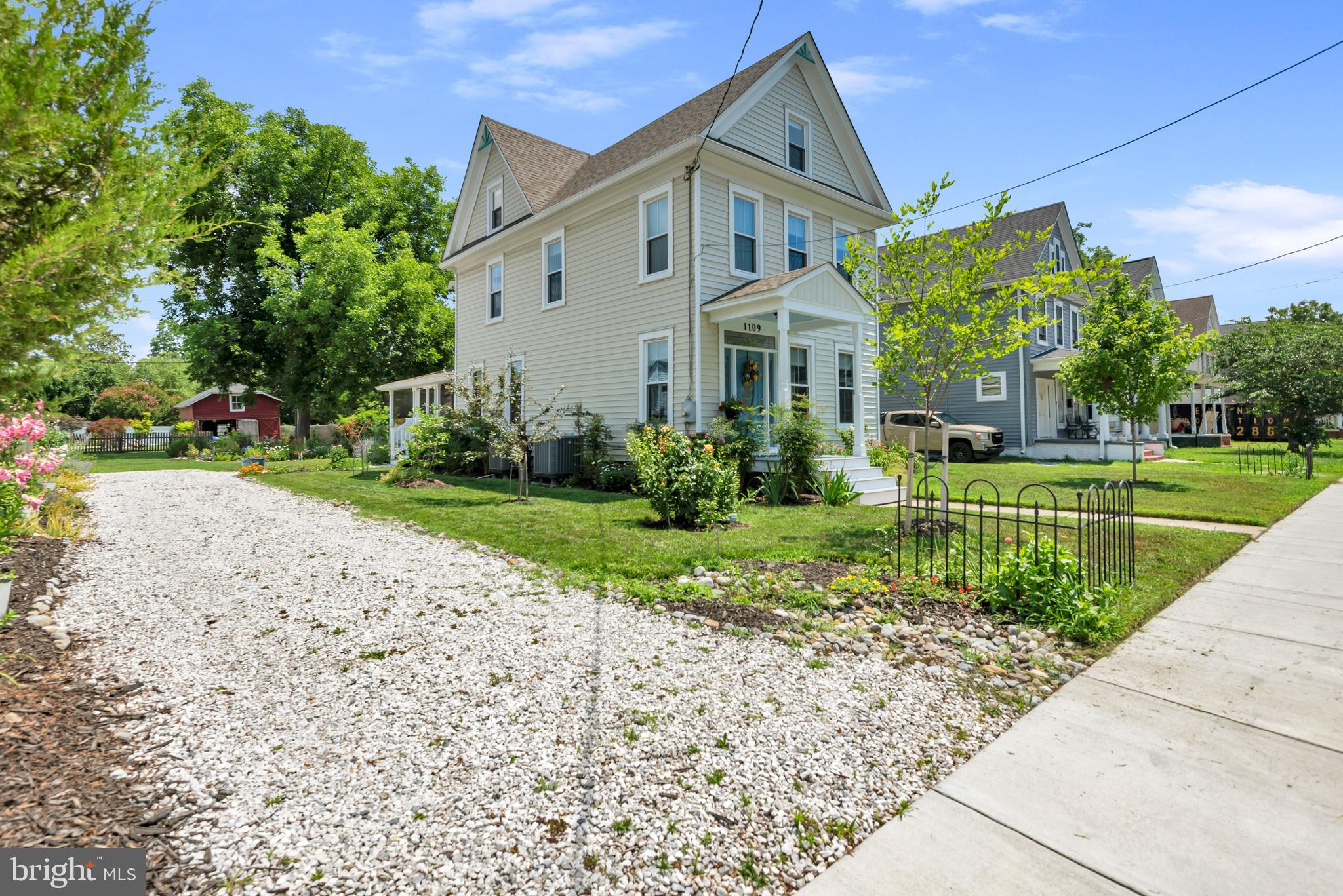 1109 Locust Street Cambridge, MD 21613 - Photo 63 of 67 Oversize driveway