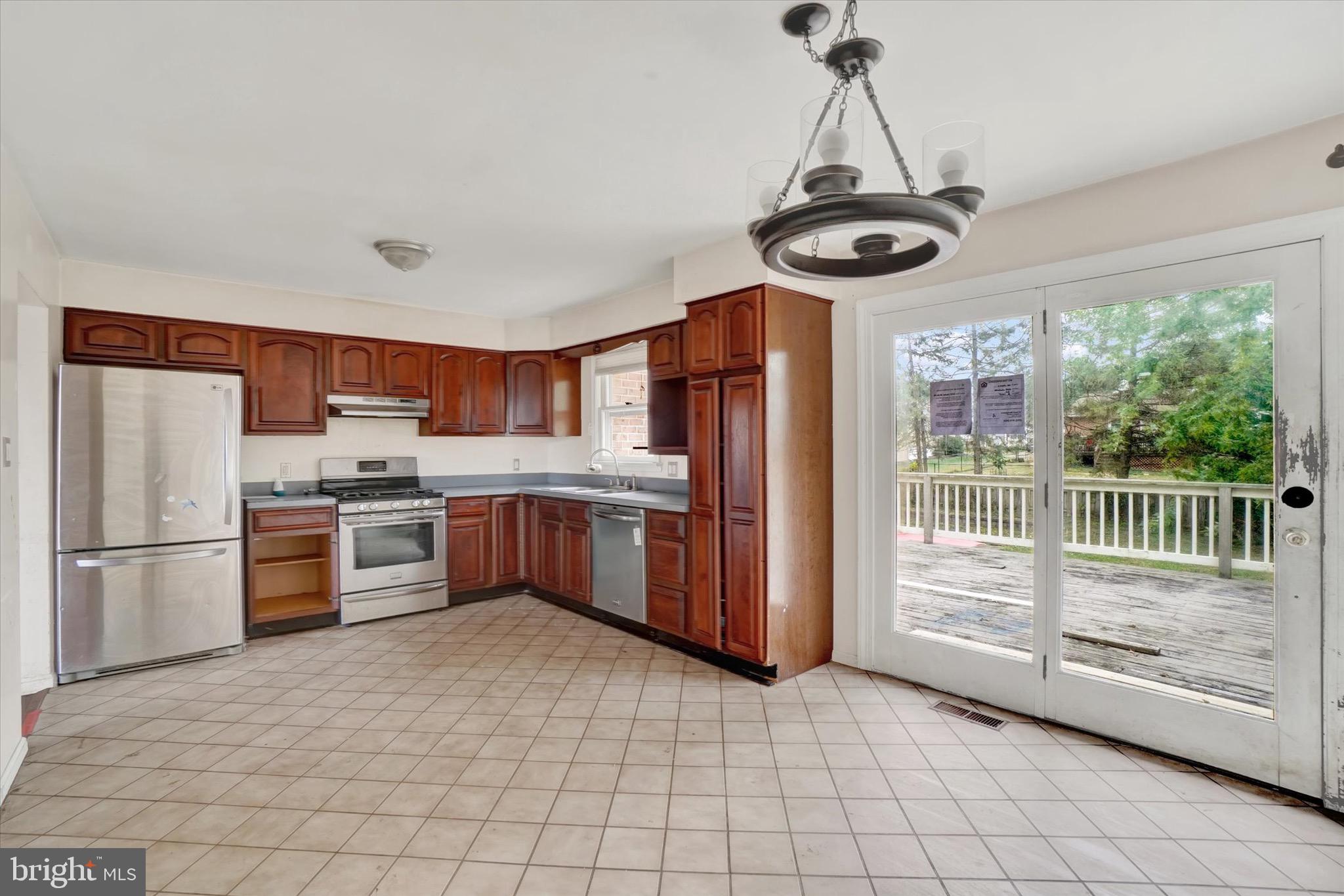 2248 Chestnut Road York, PA 17408 - Photo 5 of 18