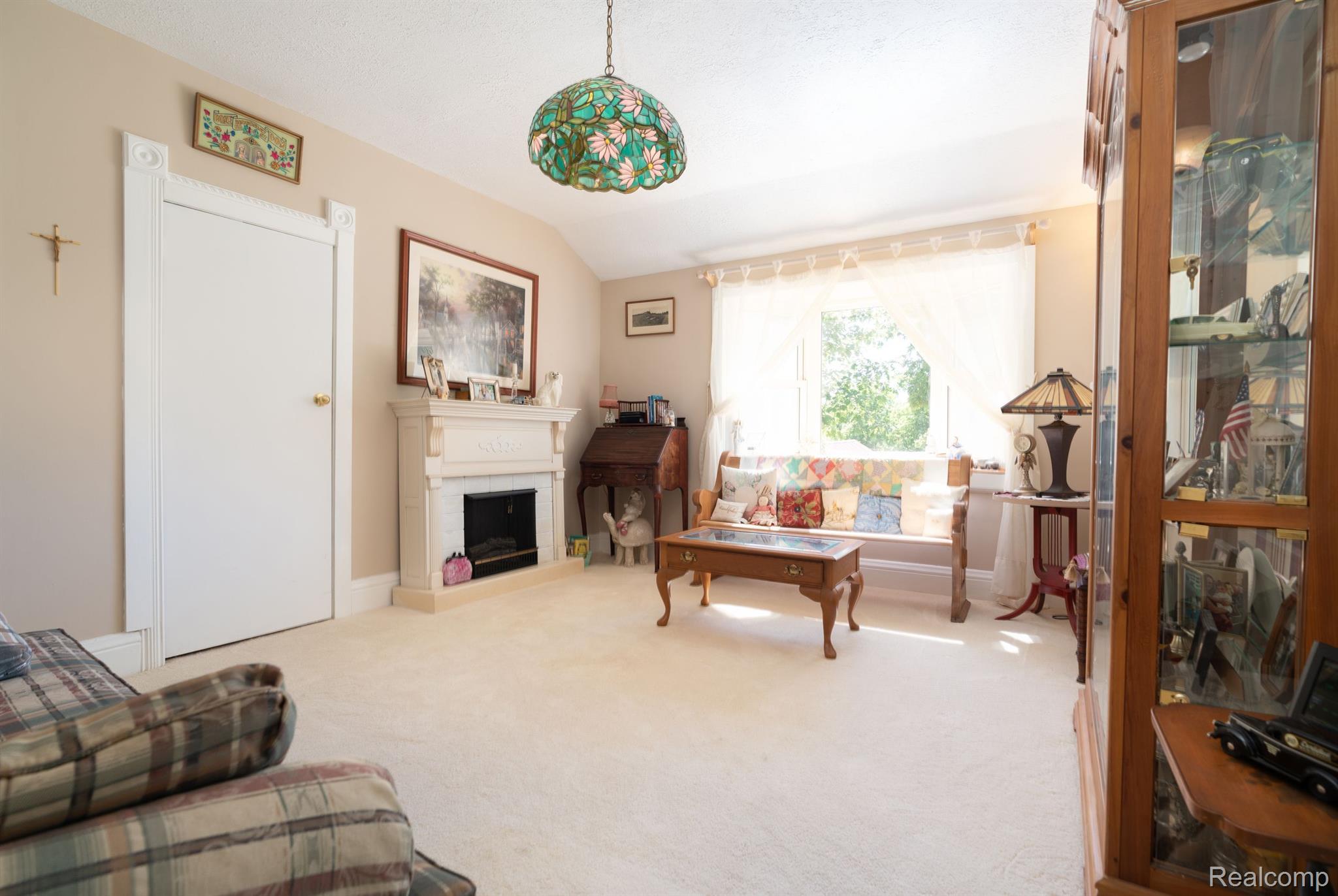 5360 Bentley Lake Road Howell, MI 48843 - Photo 13 of 38 currently living room, could serve as primary BR