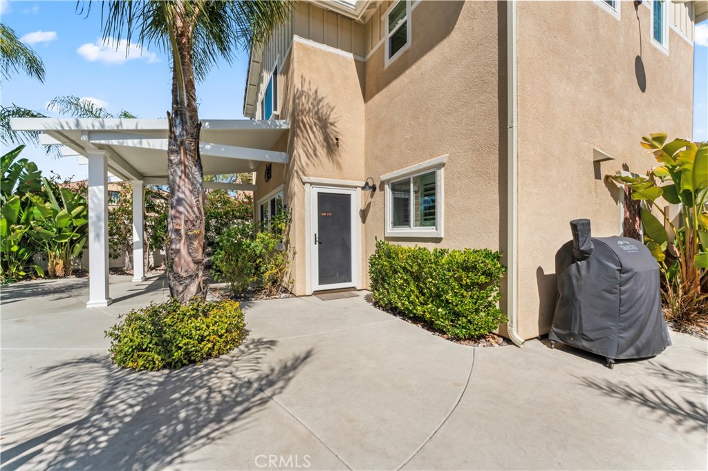 35114 Persano Place Fallbrook, CA 92028 - Photo 30 of 45 front view of a house