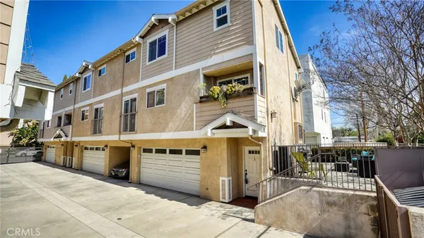 $829,000 | 10752 Hortense Street, Unit 3, North Hollywood, CA 91602
