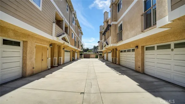 $829,000 | 10752 Hortense Street, Unit 3, North Hollywood, CA 91602