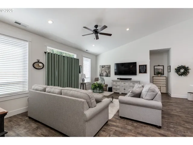 $499,900 | 303 East 8th Street, Rainier, OR 97048