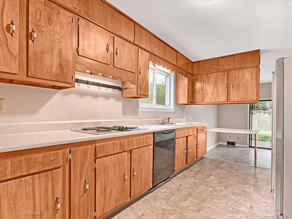 105 Wild Cherry Road Asheville, NC 28804 - Photo 9 of 20