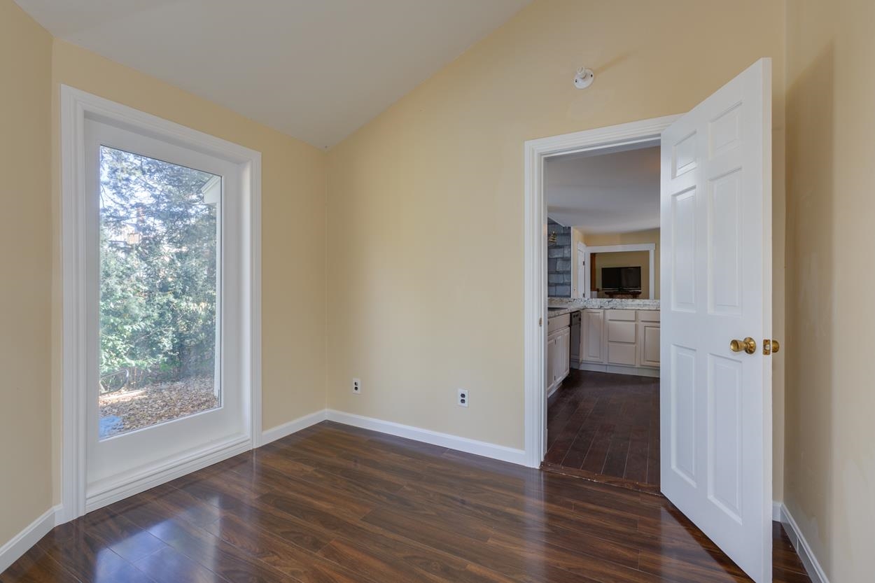 24 Lenox Road Derry, NH 03038 - Photo 6 of 40