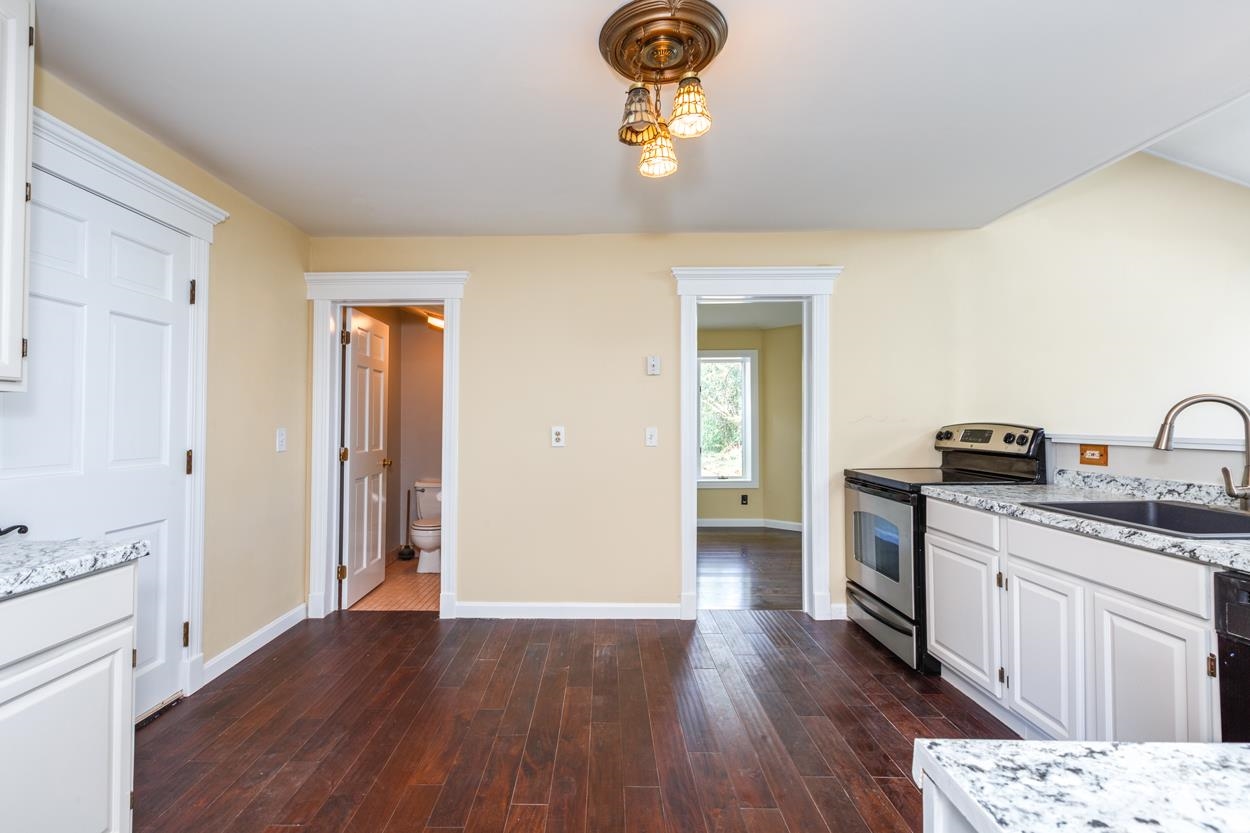 24 Lenox Road Derry, NH 03038 - Photo 8 of 40