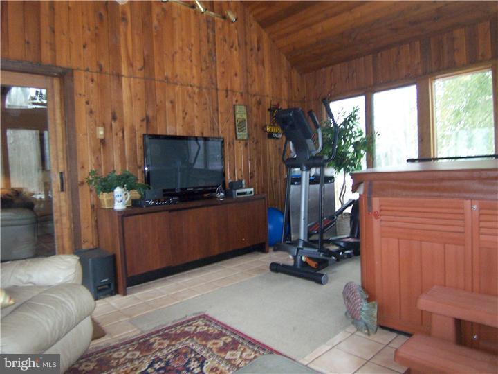 46 Ridgeview Avenue Berlin, NJ 08009 - Photo 11 of 18 Sun Room